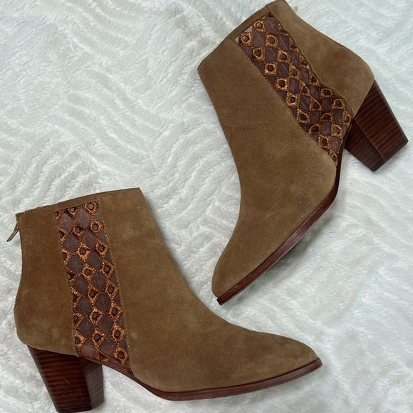 Anthropologie Suede Ankle Boots Embroidered Mesh Panel Block Heel Boho Size 8 - Picture 2 of 15